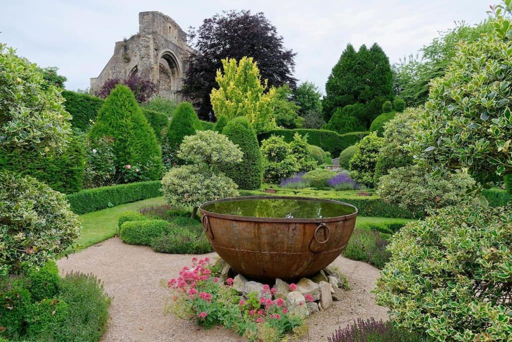 Cotswold Manor House - Country House Retreat With Hot Tub, Ideal For Large Groups Petty France Экстерьер фото