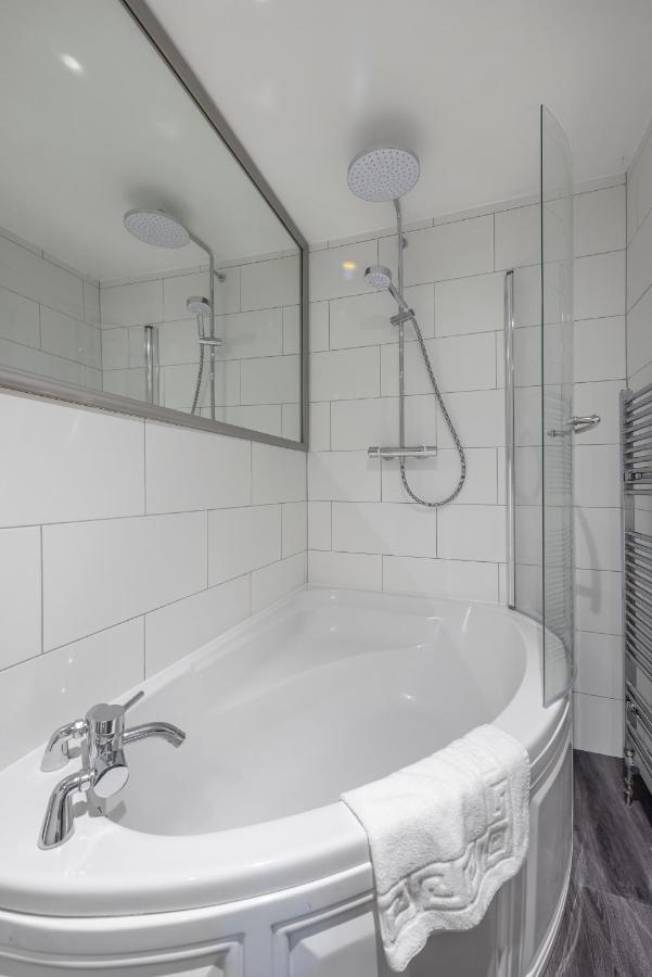 Cotswold Manor House - Country House Retreat With Hot Tub, Ideal For Large Groups Petty France Экстерьер фото