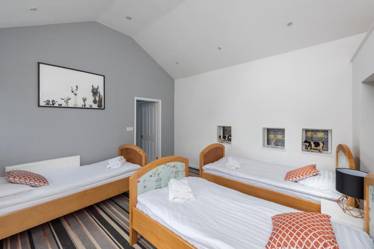Cotswold Manor House - Country House Retreat With Hot Tub, Ideal For Large Groups Petty France Экстерьер фото